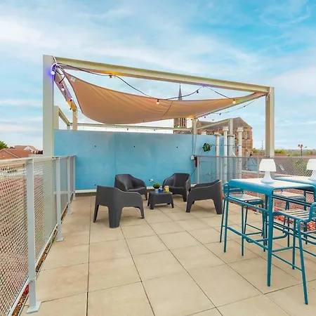 76 M2 With Rooftop Terrace Apartment *