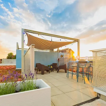 76 M2 With Rooftop Terrace Apartment *